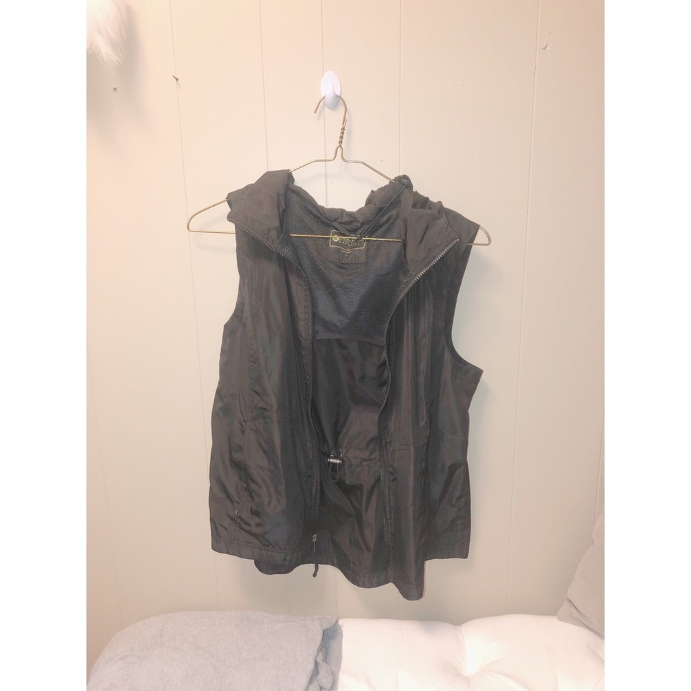 Packable Windbreaker Vest. Hooded.